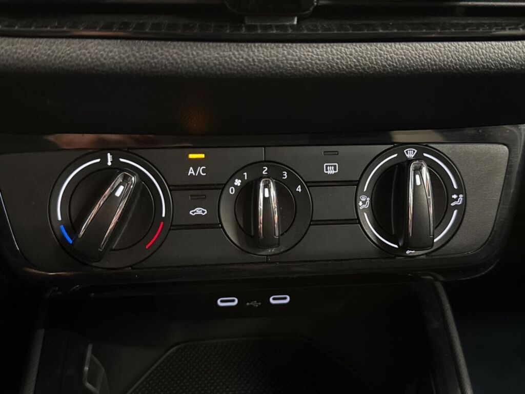 Skoda Fabia 2024 Valkoinen