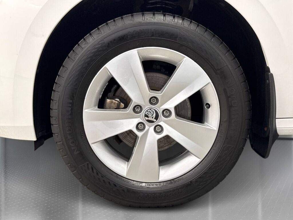 Skoda Kamiq 2024 Valkoinen