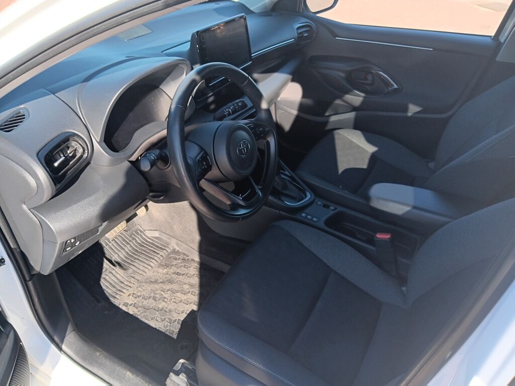 Toyota Yaris 2024 Valkoinen