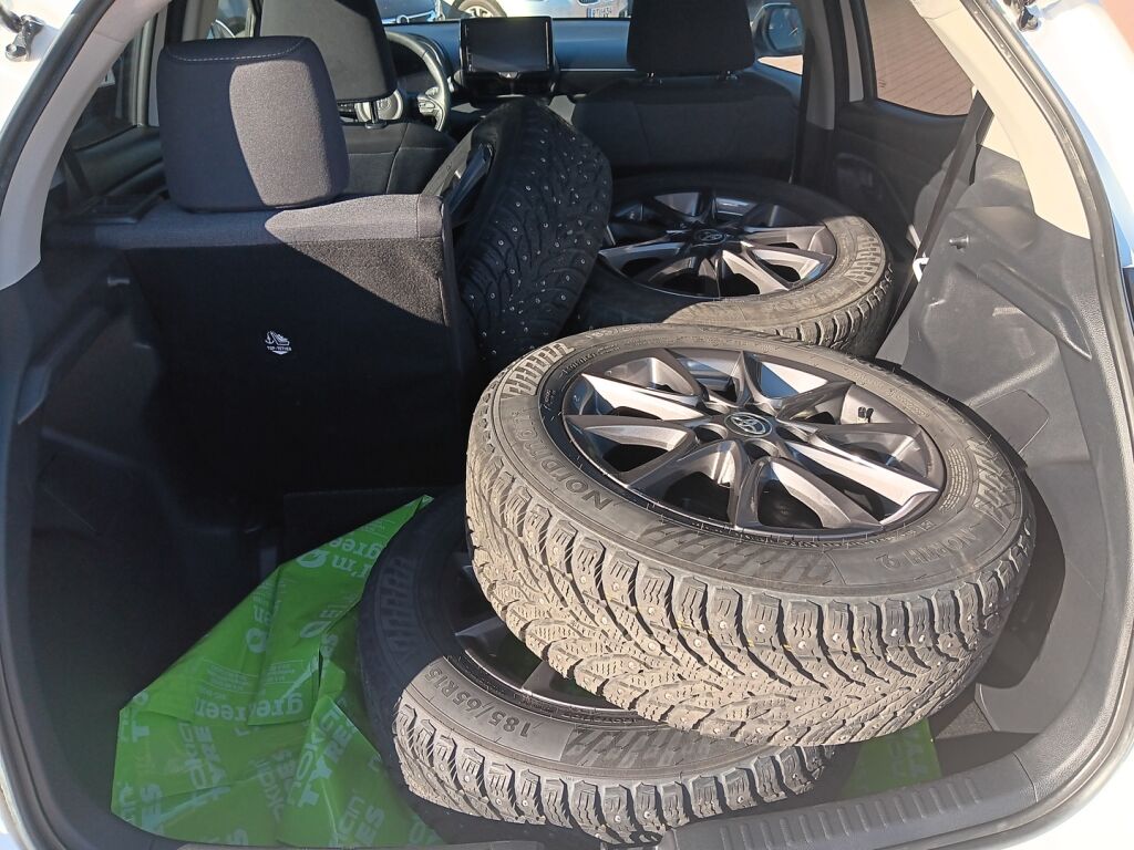 Toyota Yaris 2024 Valkoinen