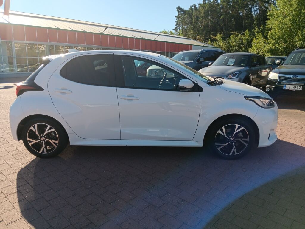 Toyota Yaris 2024 Valkoinen