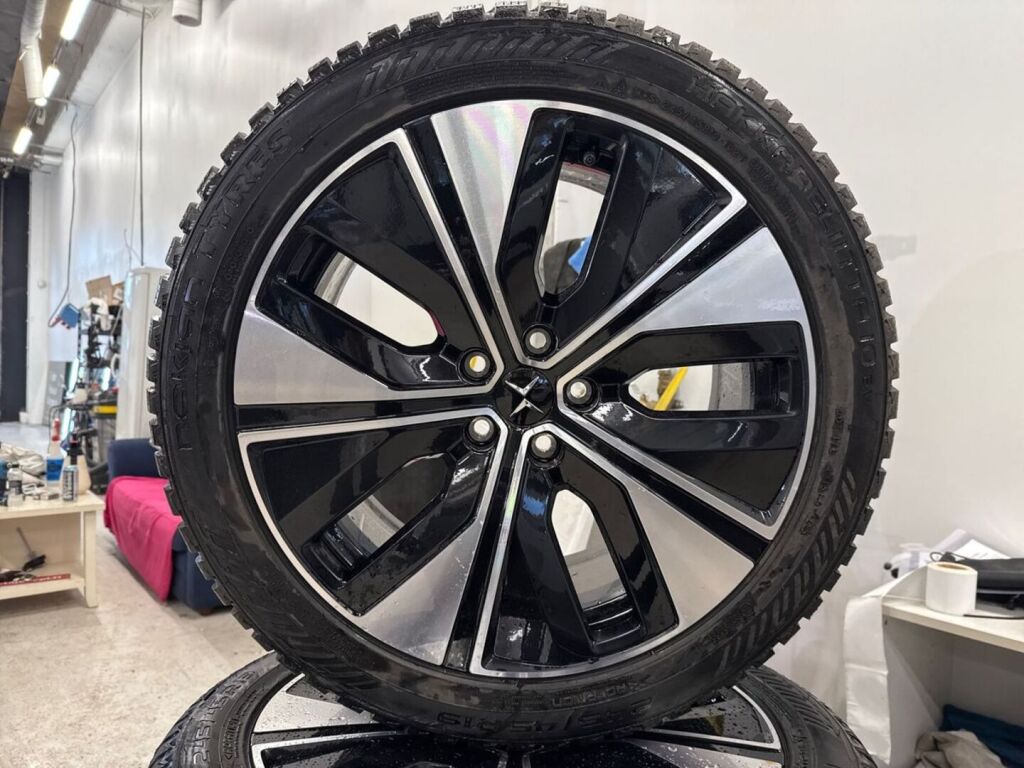 Polestar 2 2024 Harmaa