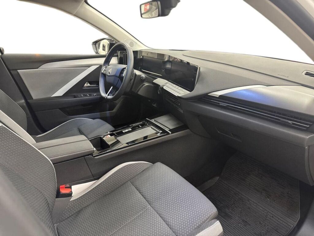 Opel Astra 2024 Valkoinen
