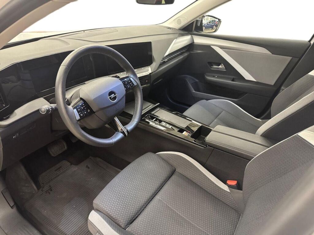 Opel Astra 2024 Valkoinen