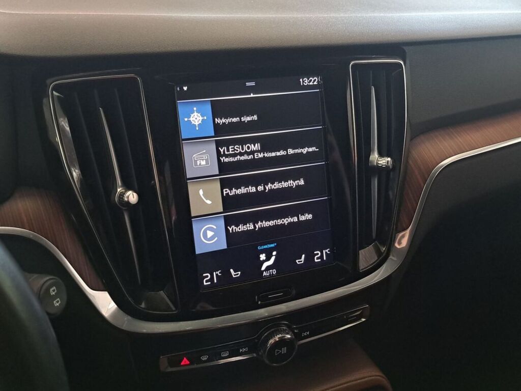 Volvo V60 2020 Musta