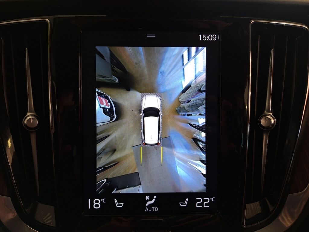 Volvo V60 2020 Musta
