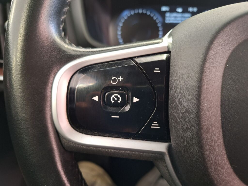 Volvo V60 2020 Musta
