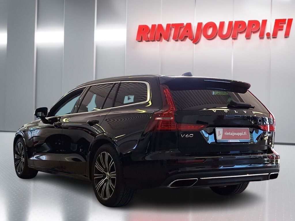 Volvo V60 2020 Musta