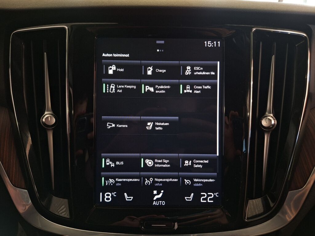 Volvo V60 2020 Musta