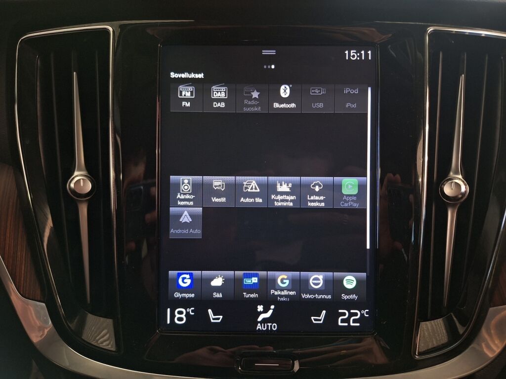Volvo V60 2020 Musta