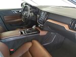 Volvo V60 2020 Musta