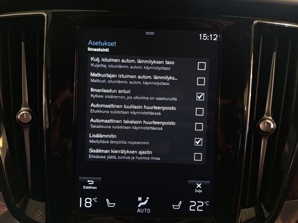 Volvo V60 2020 Musta