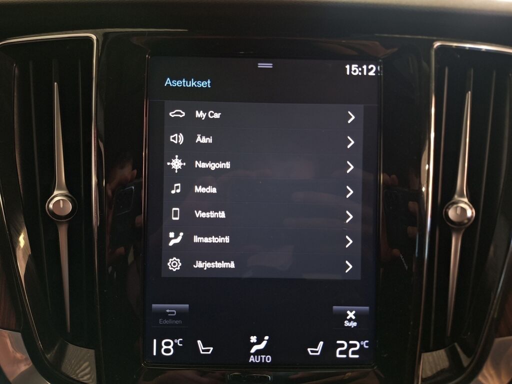 Volvo V60 2020 Musta