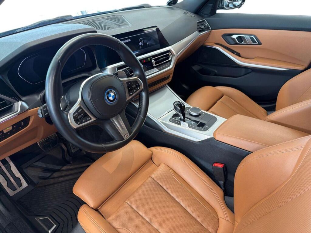 BMW 330 2022 Harmaa