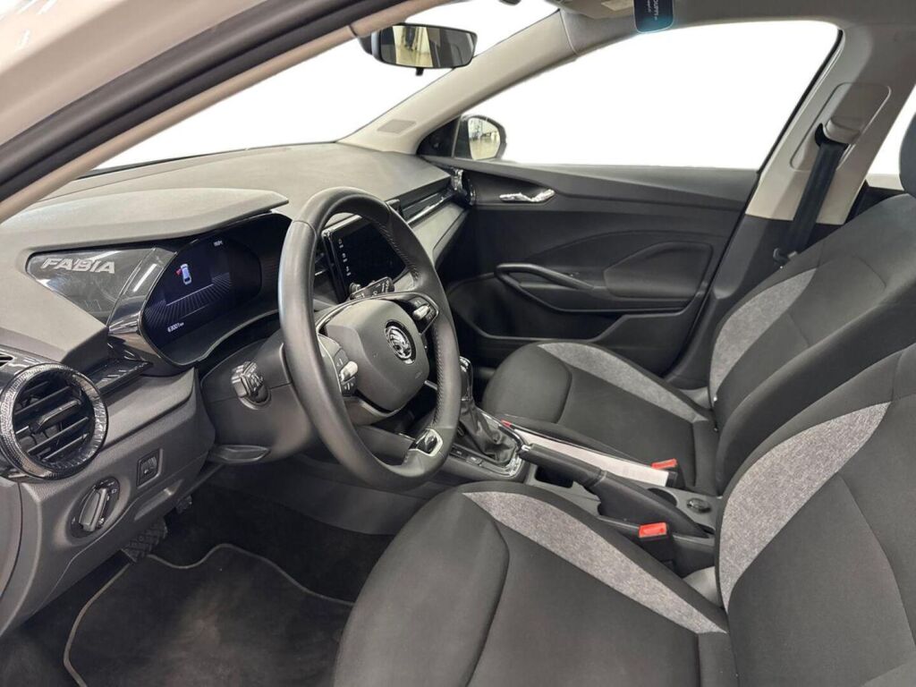 Skoda Fabia 2024 Valkoinen