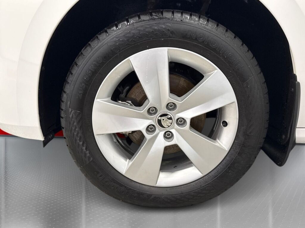 Skoda Kamiq 2024 Valkoinen