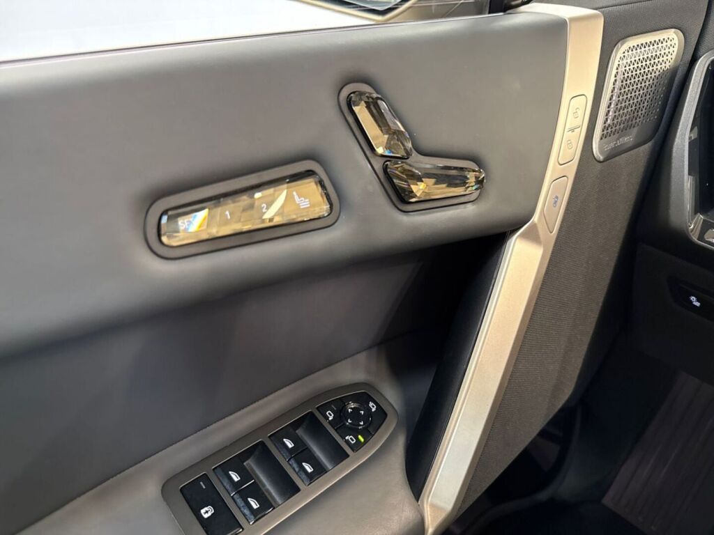 BMW iX 2022 Musta