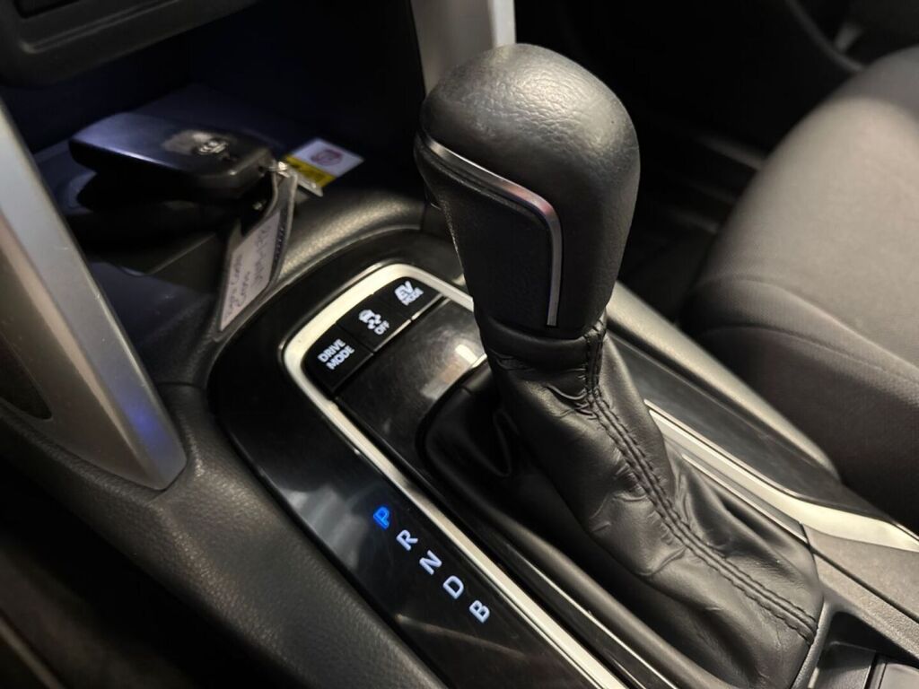 Toyota Corolla Cross 2024 Musta