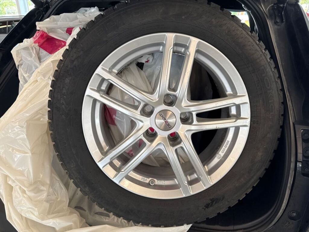 Toyota Corolla Cross 2024 Musta