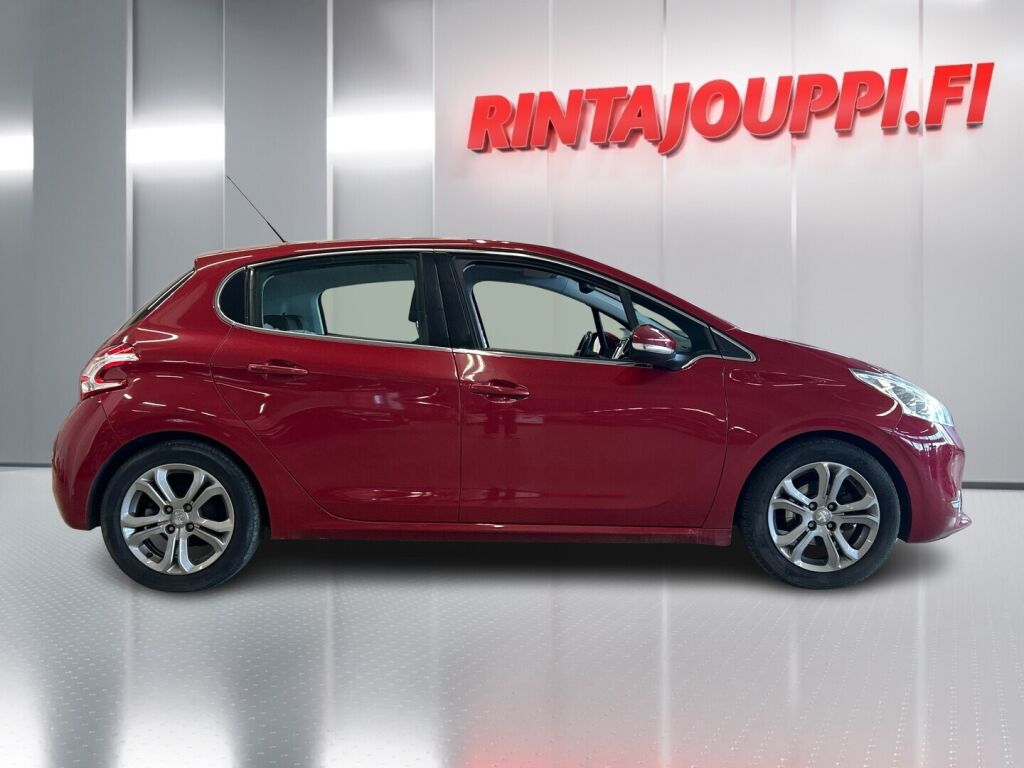 Peugeot 208 2014 Met. Punainen