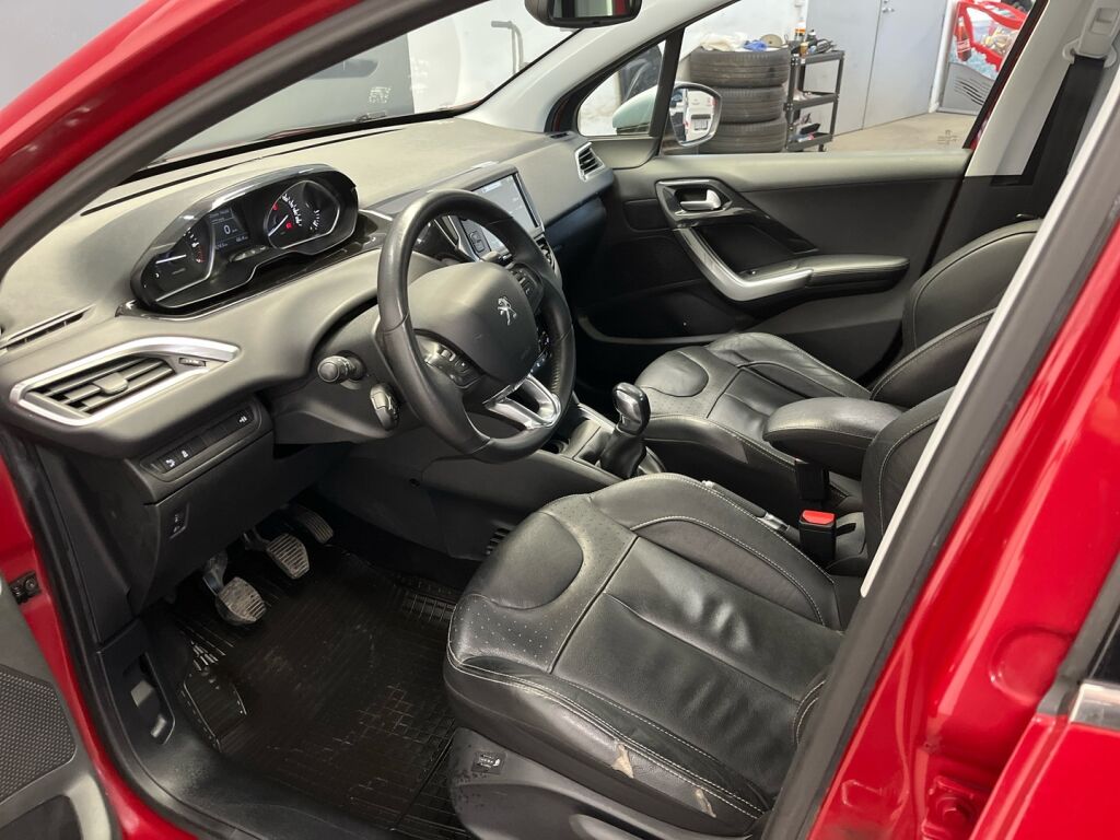 Peugeot 208 2014 Met. Punainen