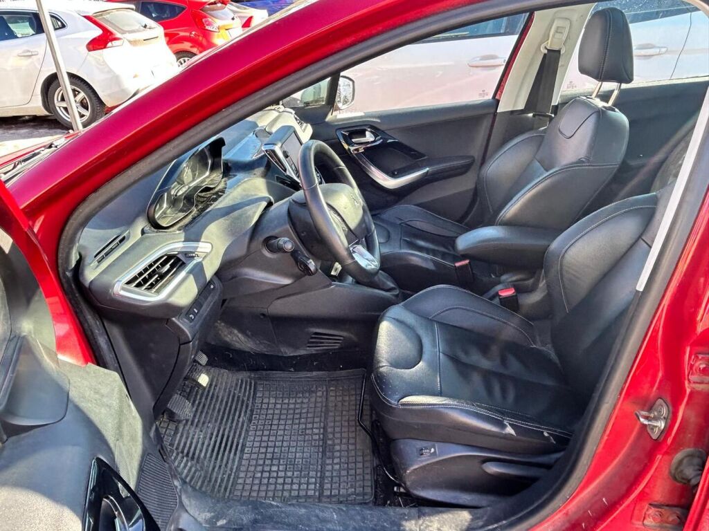 Peugeot 208 2014 Met. Punainen