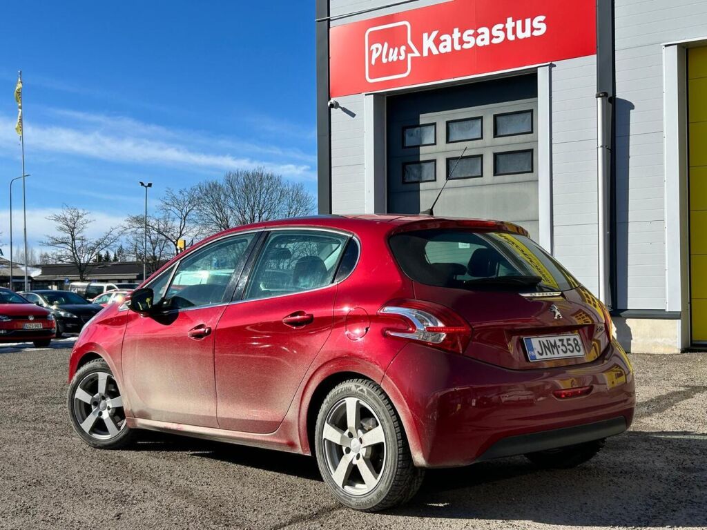 Peugeot 208 2014 Met. Punainen
