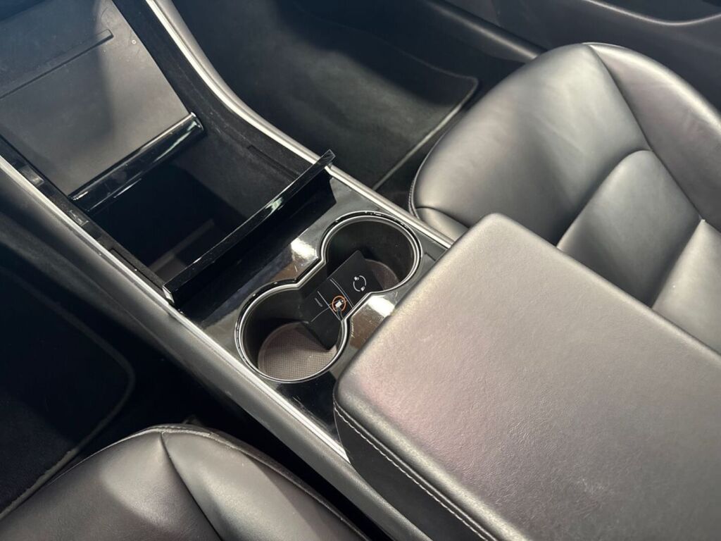 Tesla Model 3 2019 Harmaa