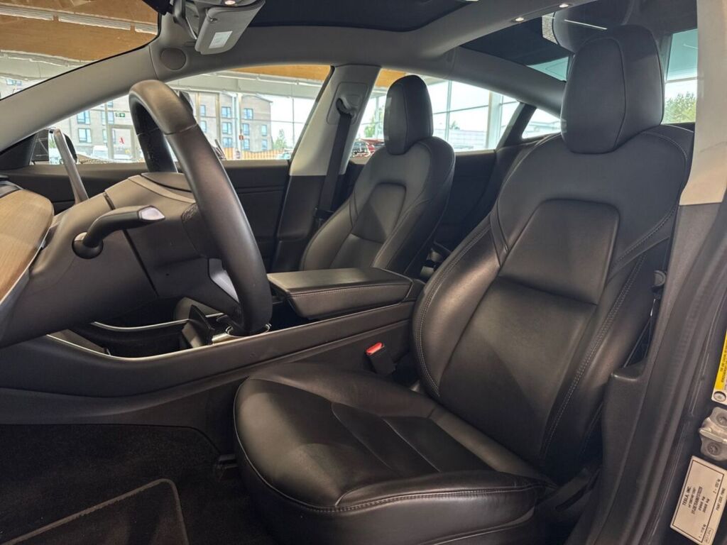 Tesla Model 3 2019 Harmaa