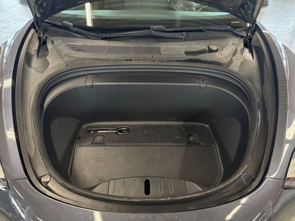 Tesla Model 3 2019 Harmaa