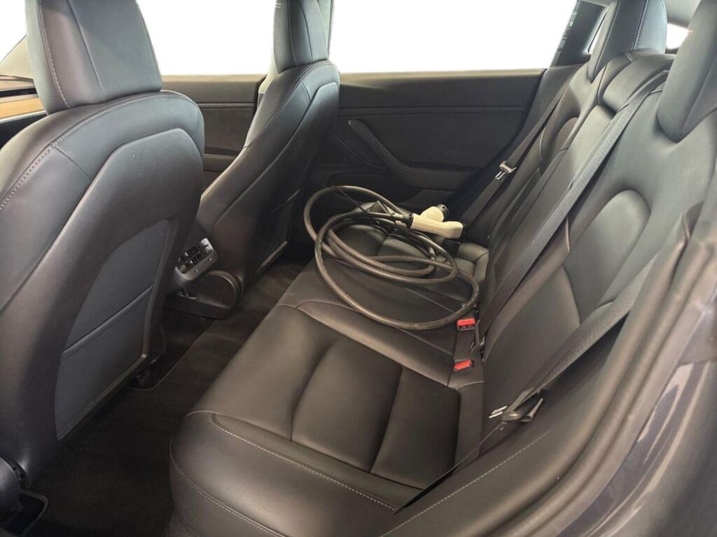 Tesla Model 3 2019 Harmaa