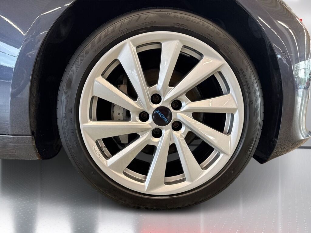 Tesla Model 3 2019 Harmaa