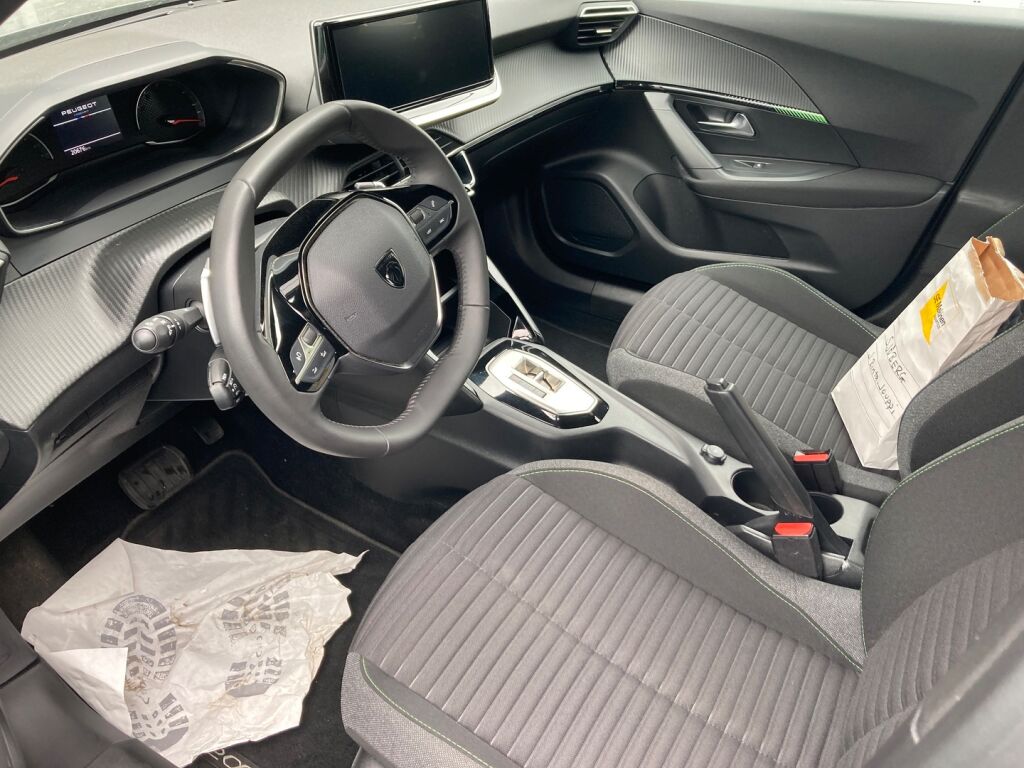 Peugeot 2008 2024 Metallinhohto Harmaa