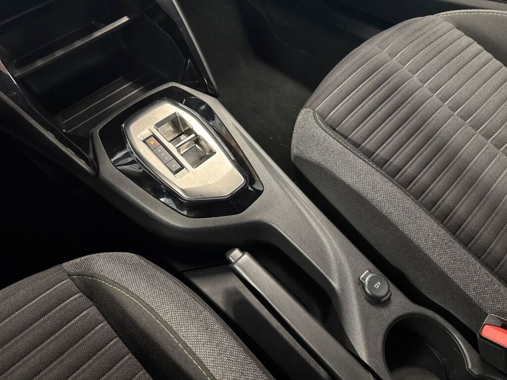 Peugeot 2008 2024 Metallinhohto Harmaa