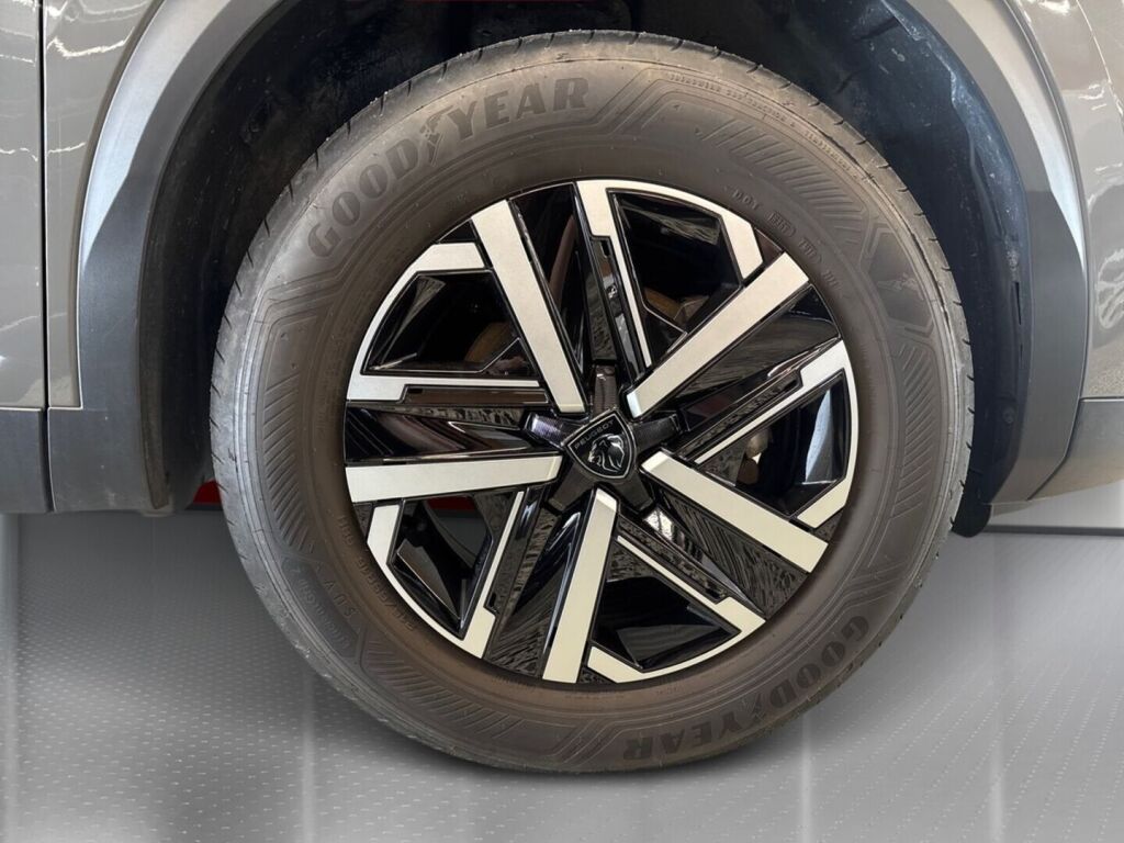Peugeot 2008 2024 Metallinhohto Harmaa