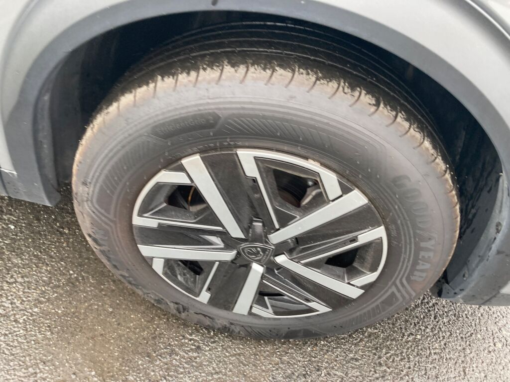 Peugeot 2008 2024 Metallinhohto Harmaa