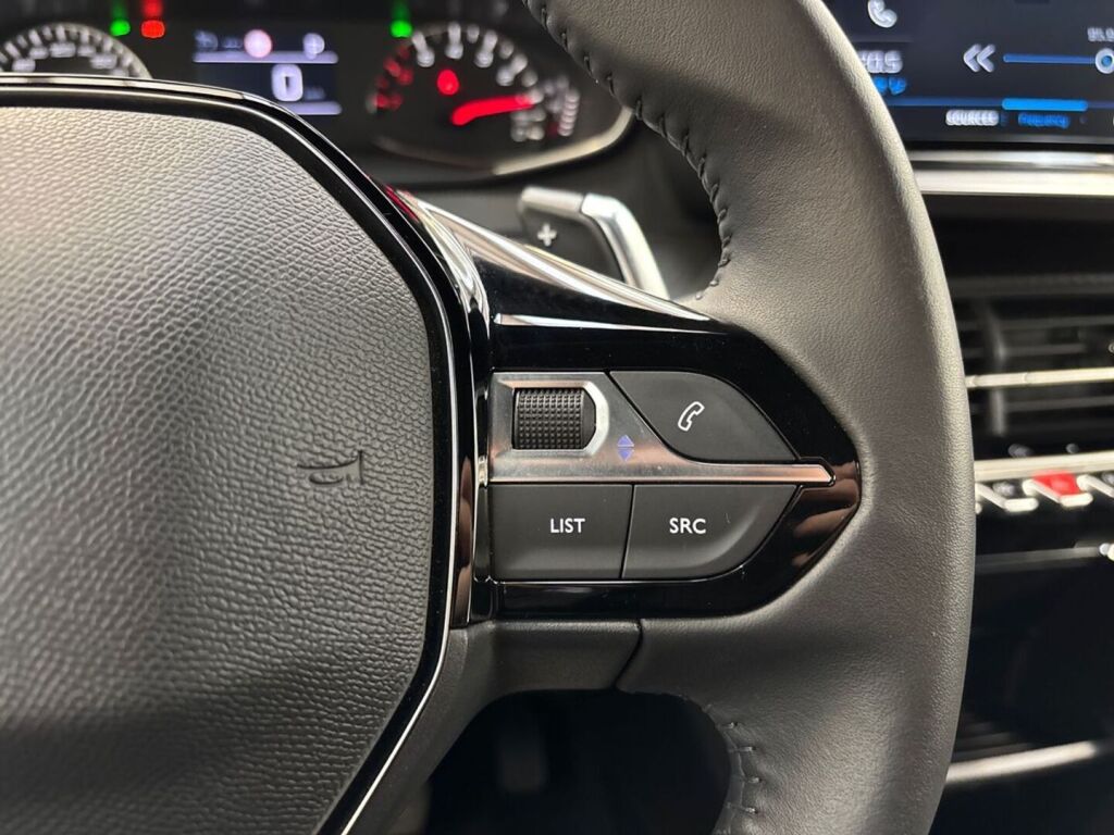 Peugeot 2008 2024 Harmaa
