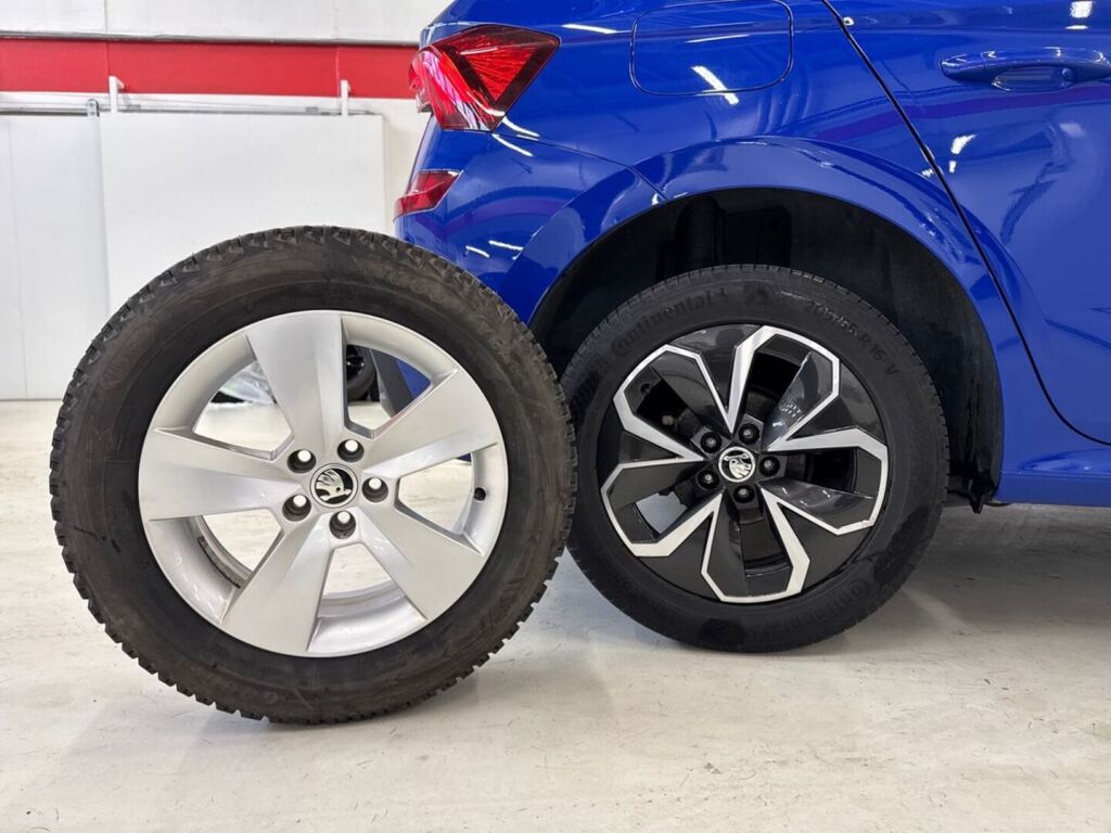 Skoda Kamiq 2024 Sininen