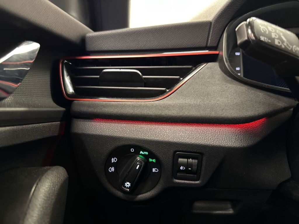 Skoda Kamiq 2024 Sininen