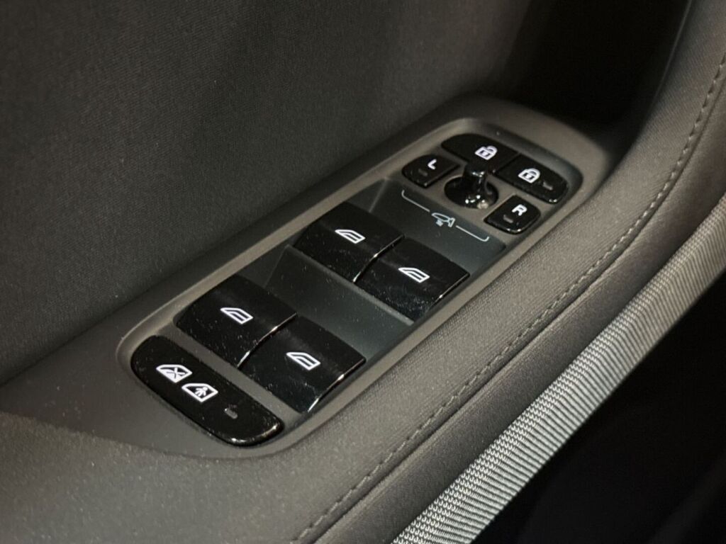 Polestar 2 2024 Harmaa