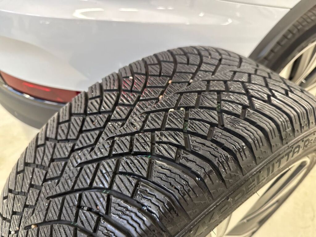 Polestar 2 2024 Harmaa