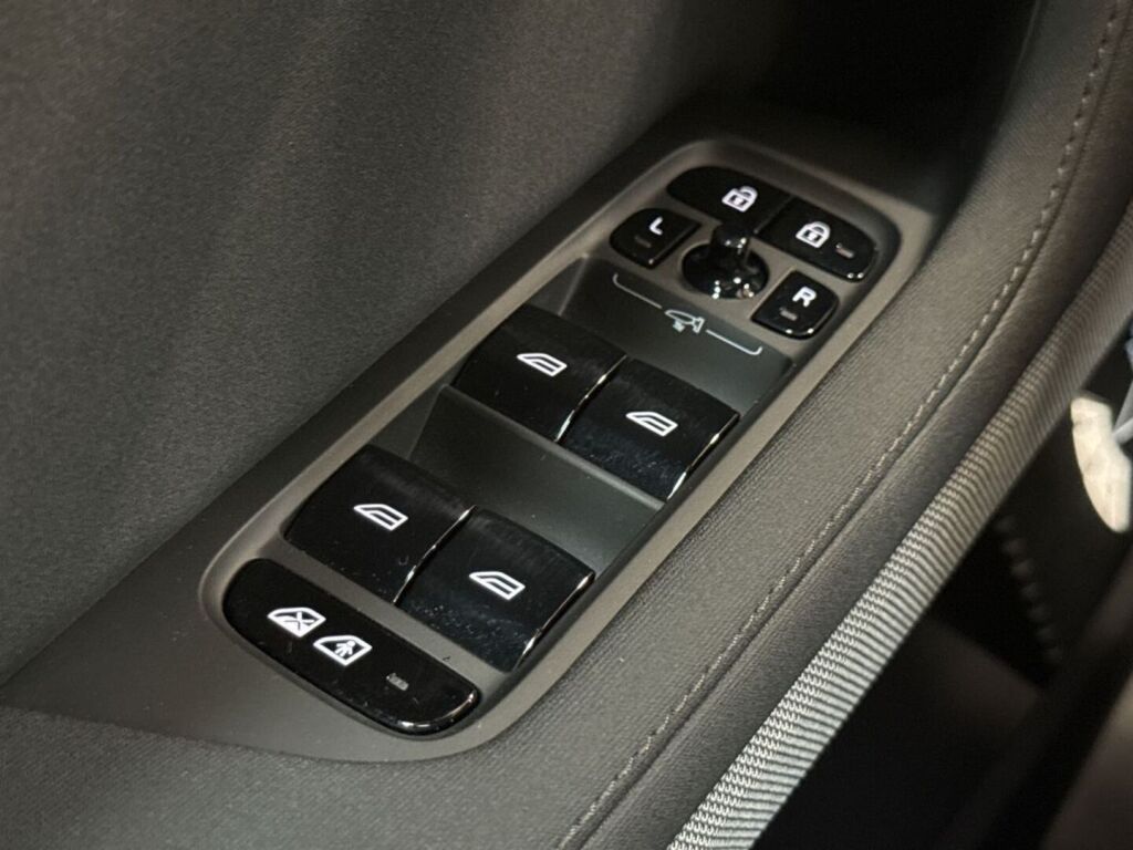 Polestar 2 2024 Harmaa