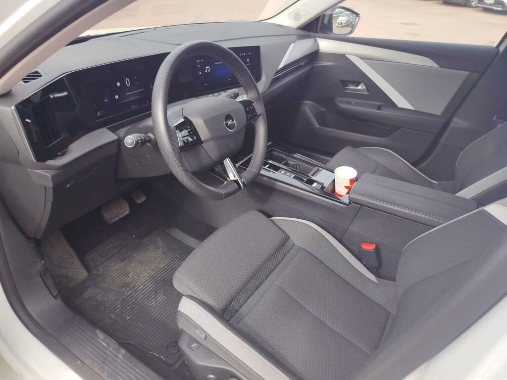 Opel Astra 2024 Valkoinen