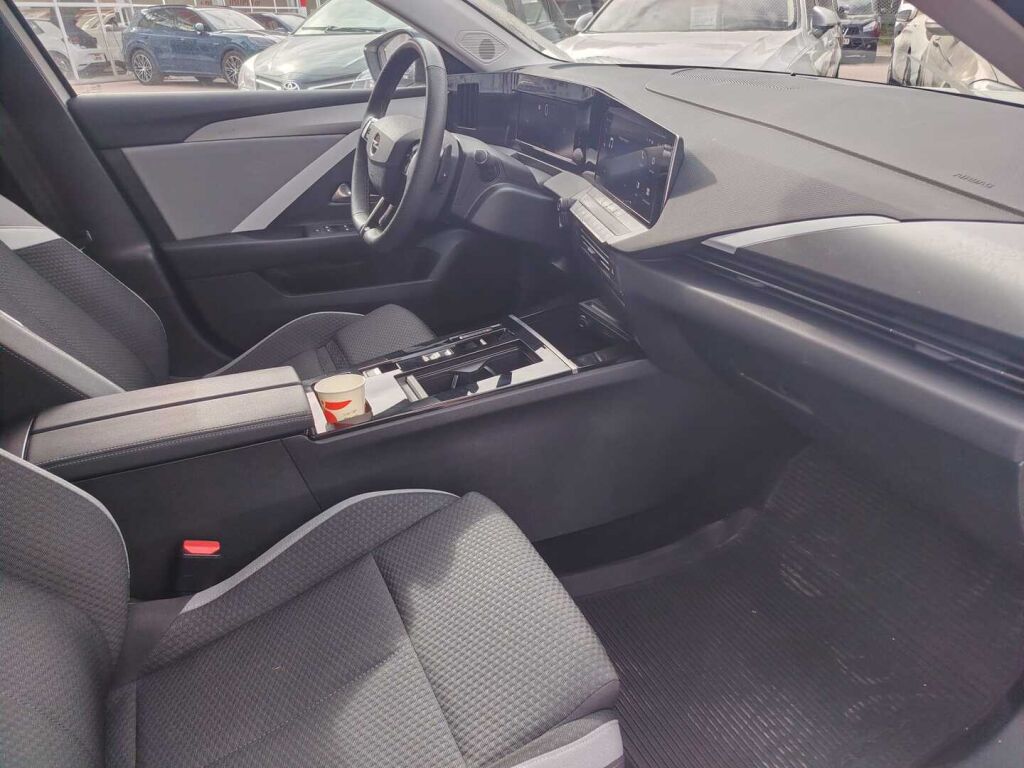 Opel Astra 2024 Valkoinen