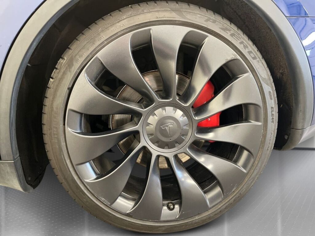 Tesla Model Y 2023 Sininen
