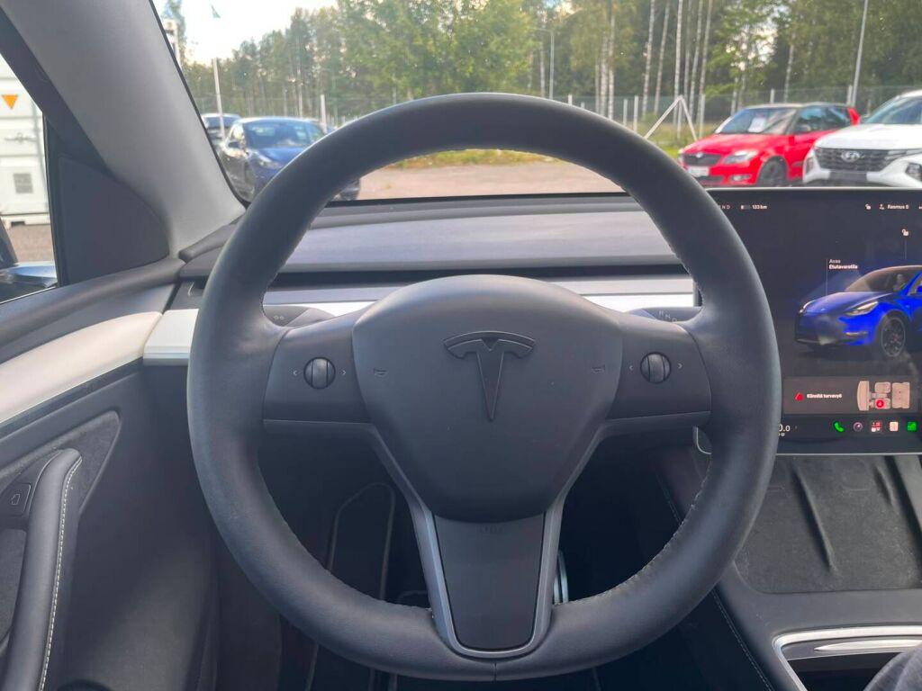 Tesla Model Y 2023 Sininen