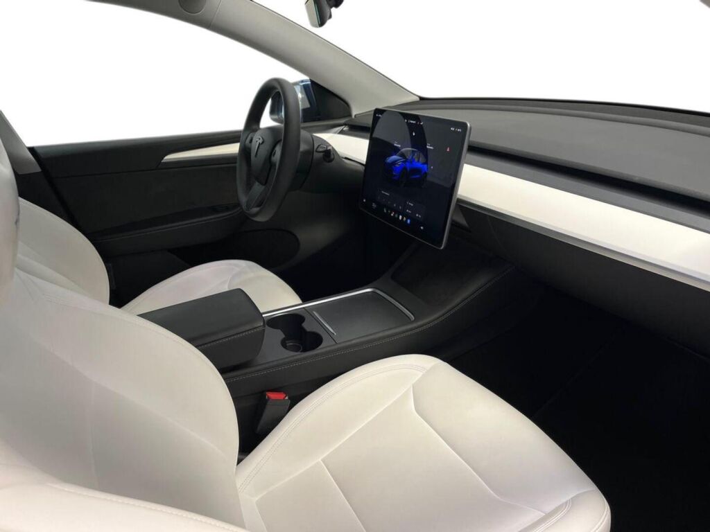 Tesla Model Y 2023 Sininen