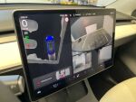 Tesla Model Y 2023 Sininen