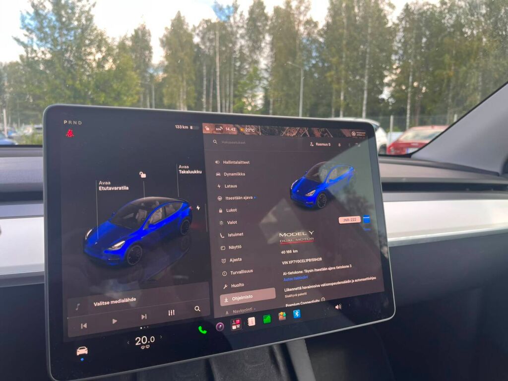 Tesla Model Y 2023 Sininen