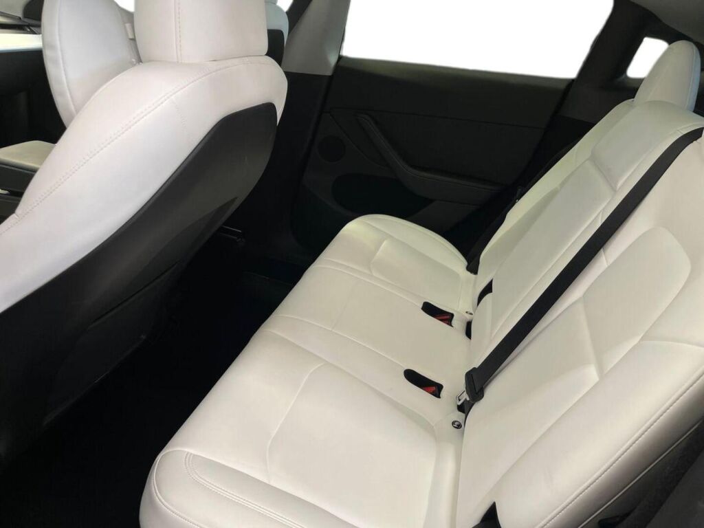 Tesla Model Y 2023 Sininen